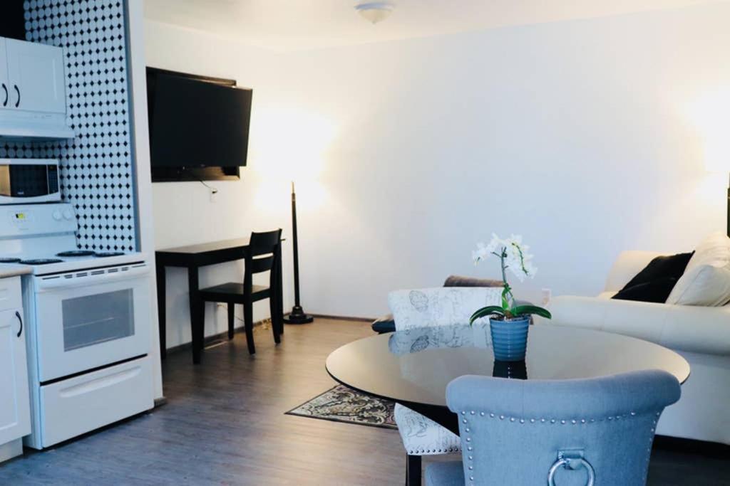 Sun Dog Manor Appartement Maple Creek Buitenkant foto