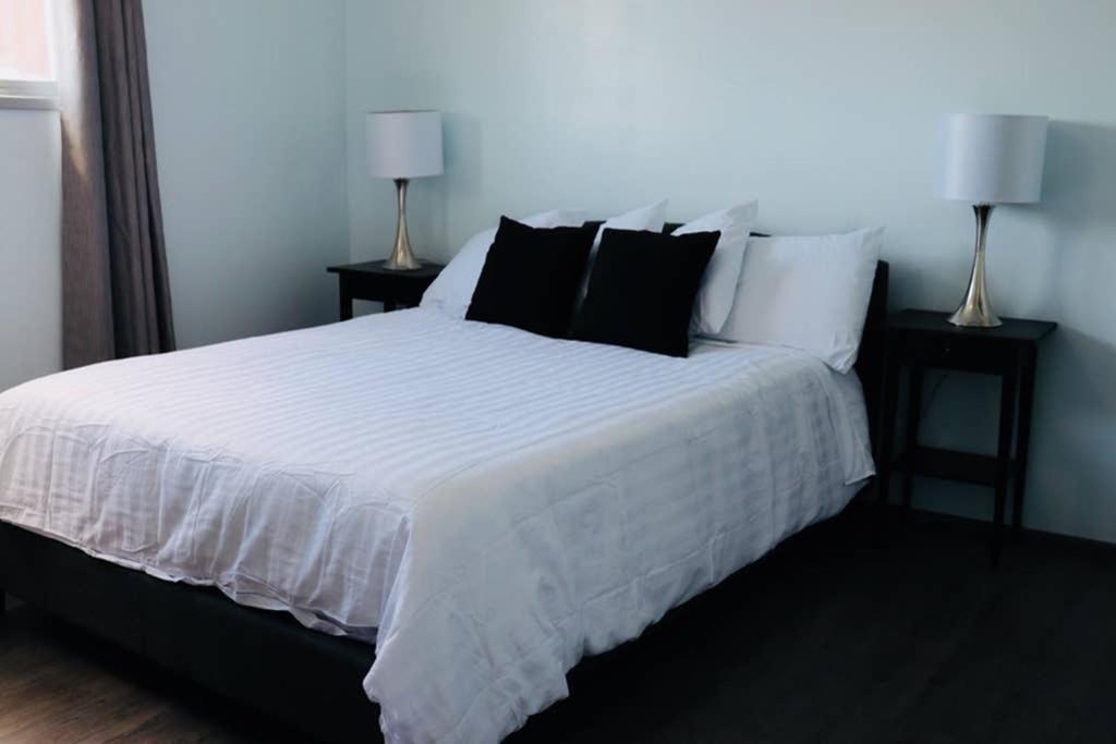 Sun Dog Manor Appartement Maple Creek Buitenkant foto